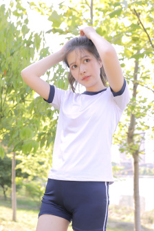 舌头往里面伸有一点点